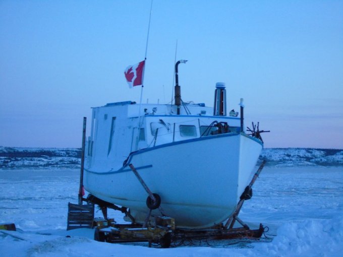 Bateau de pêche à la marina, Kuujjuaq