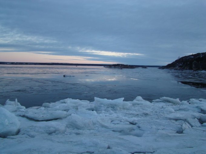 Un peu plus de glace sur la rivière Koksoak en novembre